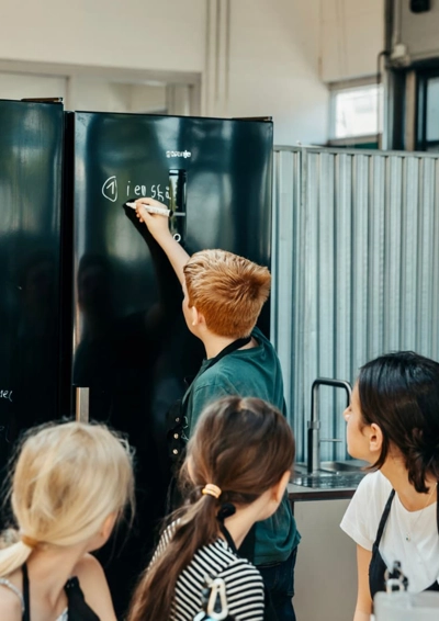 Børn der skriver opskrifter